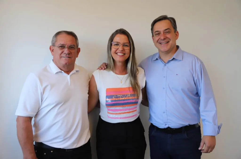 Dudi Sônego sendo anunciada como nova Secretária de Assistência Social de Criciúma