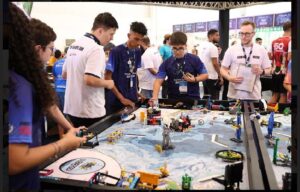 Equipe do SESI de Itajaí conquista troféu em robótica