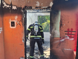 Incêndio em casa multifamiliar é contido sem vítimas em Florianópolis
