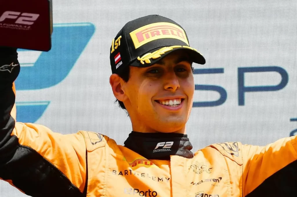 Gabriel Bortoleto ganhando uma prova da Fórmula 2