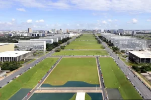 Governo anuncia MP para reajuste e reestruturação de cargos