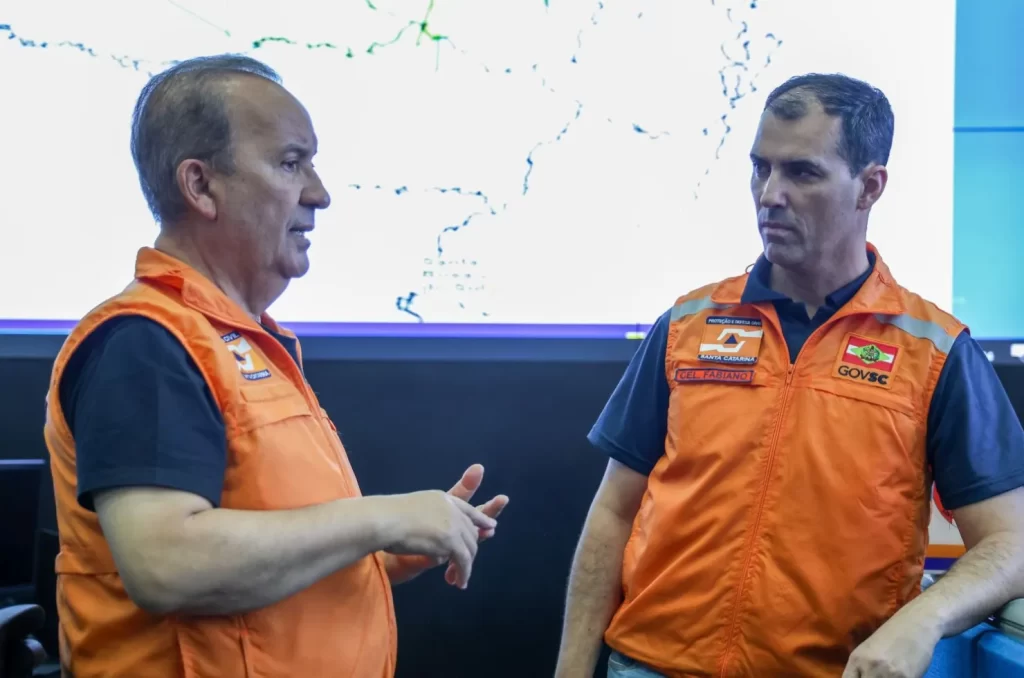Governador Jorginho Mello acompanha a situação das chuvas em Santa Catarina com a Defesa Civil