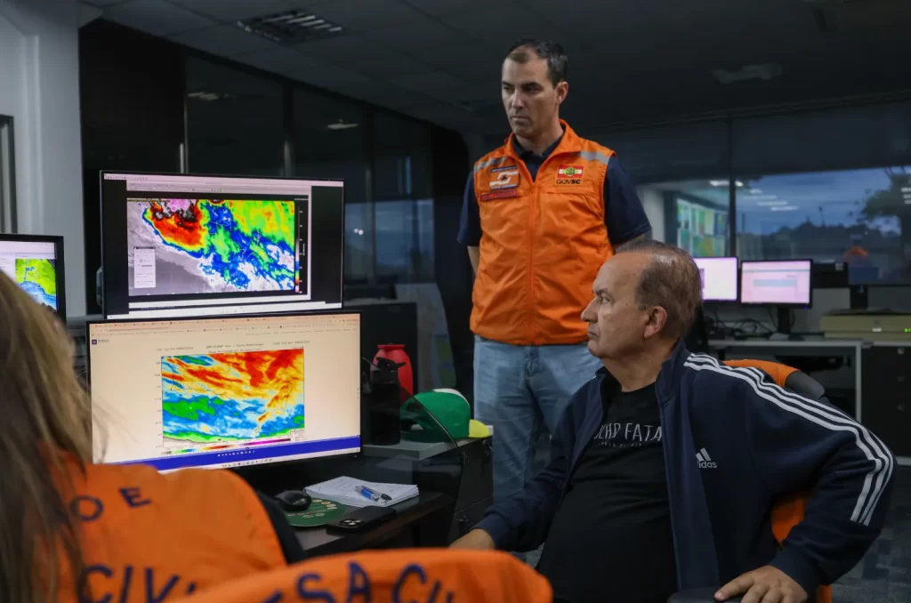 Governador Jorginho Mello acompanha a situação das chuvas em Santa Catarina com a Defesa Civil