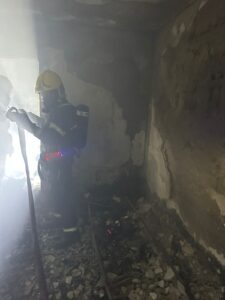 Bombeiros controlam incêndio em prédio em Jurerê Internacional
