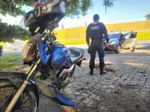 Queda de moto na BR-282 deixa três feridos