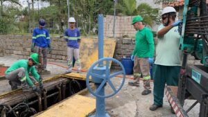 Casan intensifica manutenção de esgoto para a temporada de verão