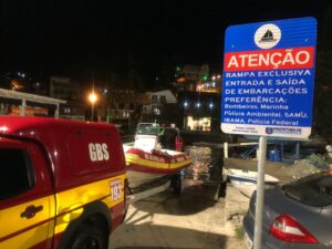 Bombeiros resgatam embarcação à deriva na Ilha do Xavier