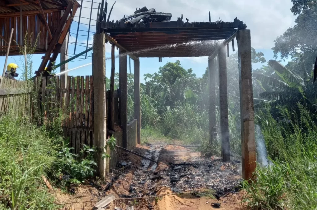 Incêndio em serraria em Treze de Maio