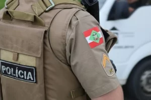 Jovem é preso acusado de agredir e roubar ex-companheira em Lauro Müller