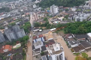 Mais de 1,3 mil pessoas são impactadas pelas chuvas em SC