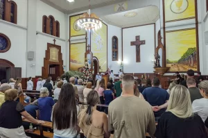 Missa com o Padre Vander reúne fiéis em Morro da Fumaça