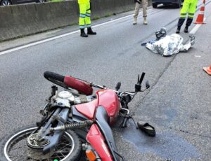 Motociclista morre em acidente com carreta em Itapema
