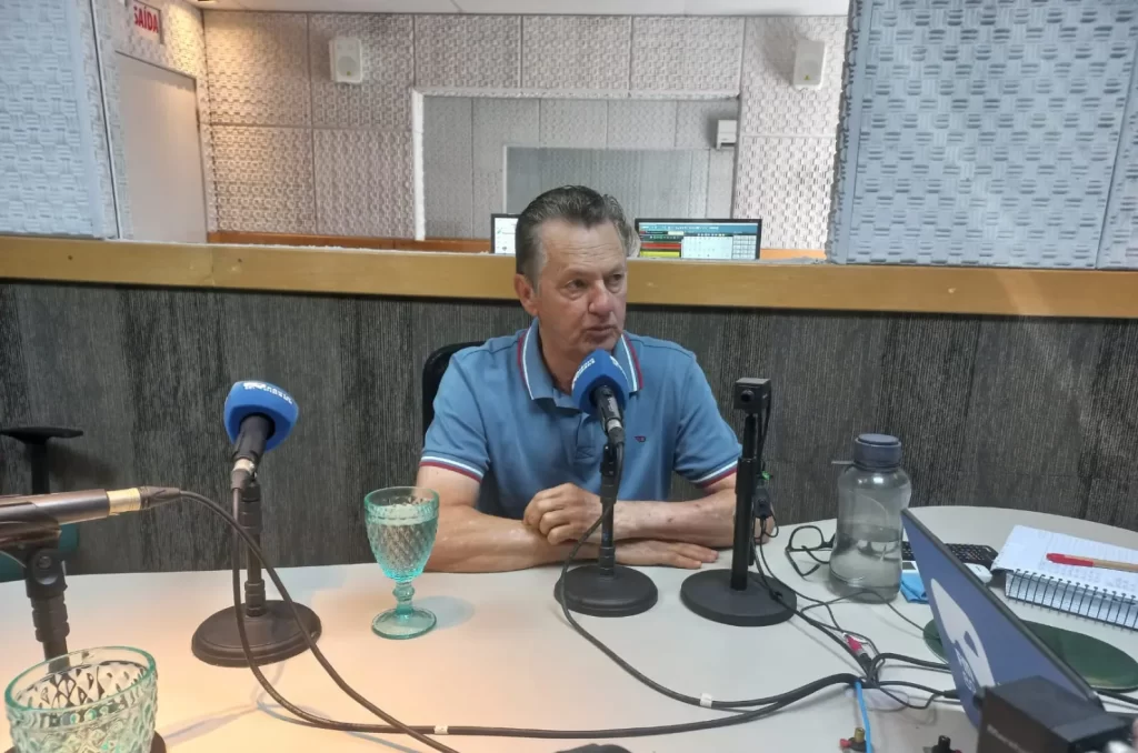 Acélio Casagrande, durante entrevista à Rádio Cidade em Dia