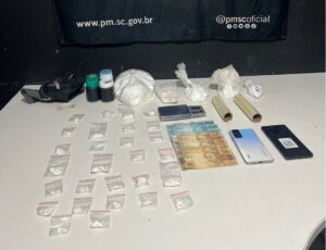 PM prende casal por tráfico em Itajaí
