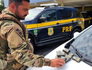 PRF flagra motorista com haxixe marroquino em térmicas