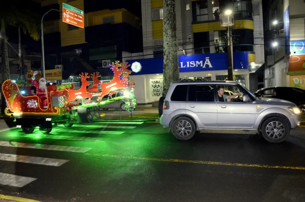 Papai Noel chegando em Siderópolis durante a abertura do "Natal da Esperança