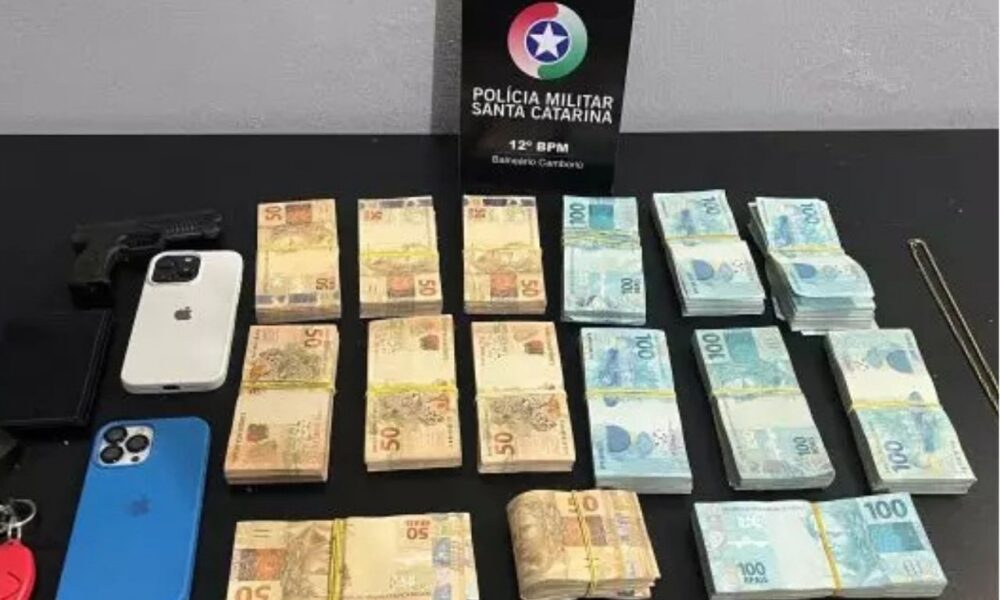 Polícia prende dupla com R$ 109 mil em dinheiro