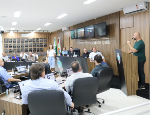 Rafaela Ferreira recebe moção do Legislativo de Içara