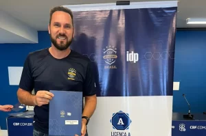 Roberto Volpato está apto a treinar times profissionais