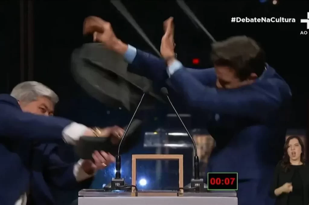 Datena dando cadeirada em Pablo Marçal