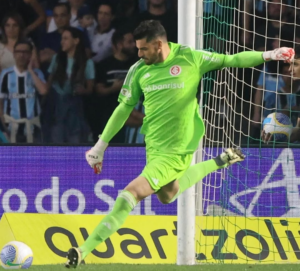 Figueirense anuncia goleiro Fabrício para reforçar elenco em 2025