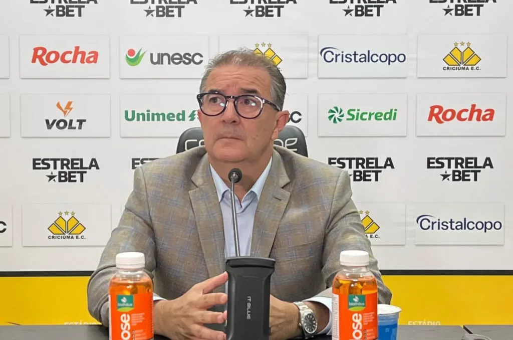 Presidente Interino do Criciúma, Alexandre Farias durante entrevista coletiva
