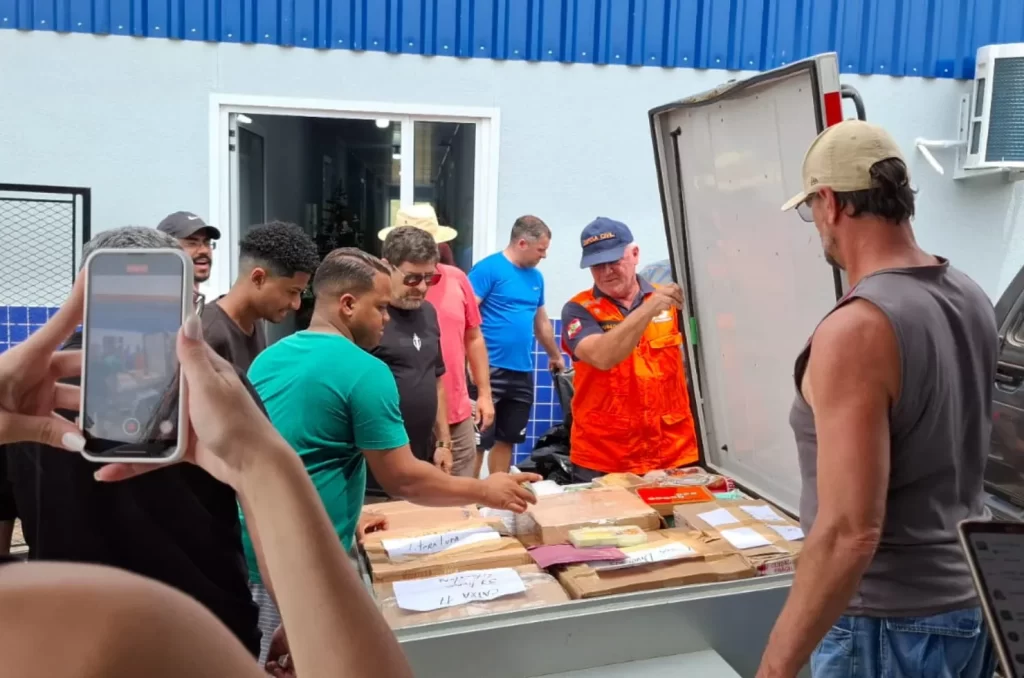 Materiais escolares entregues pela Defesa Civil de Urussanga no RS