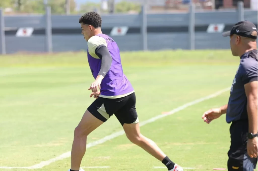 Jogadores do Criciúma treinando