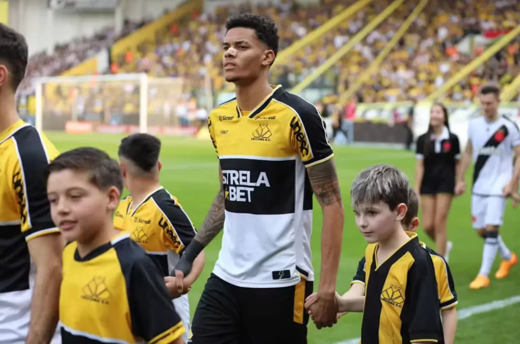 Volante Newton se despede do Criciúma