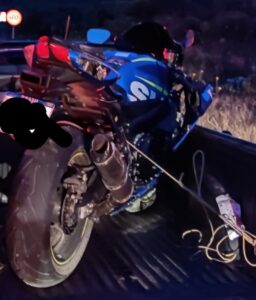 Motociclista fica gravemente ferido após colidir em guard-rail e ser ejetado de motocicleta na SC-390 em São Joaquim