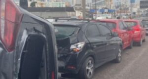 Engavetamento causa trânsito lento na BR-101 em São José