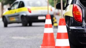 Procon suspende atividades de autoescola do Centro da capital