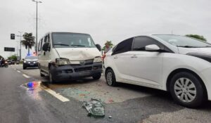 Engavetamento na Beira-Mar deixa trânsito lento em Florianópolis
