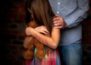 CHOCANTE: Brasil tem mais de 11 mil partos anuais decorrentes de violência contra menores