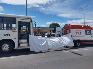 Menina de 12 anos morre atropelada por ônibus na Avenida Centenário em Criciúma