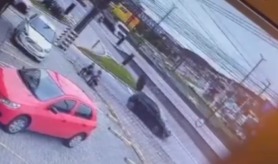 Roda de caminhão se solta em São José e quase atinge pedestres