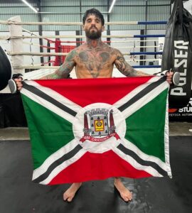 Atleta criciumense de muay thai disputa cinturão no próximo sábado