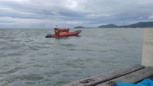 Buscas por adolescente desaparecido no mar em Florianópolis são retomadas