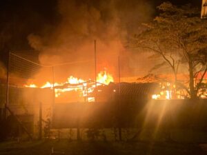 Bombeiros controlam incêndio em centro religioso em Tijucas