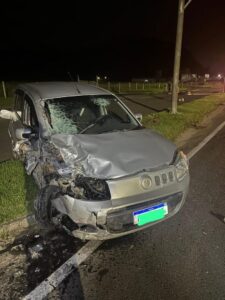Dois jovens morrem após colisão entre carro e moto na SC-410