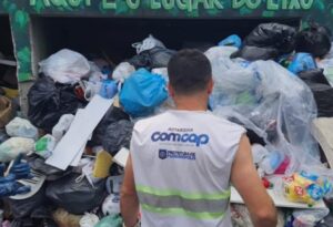 Coleta de lixo é reforçada nas praias de Florianópolis durante o verão