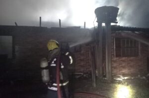 Edícula é destruída por incêndio em Balneário Rincão