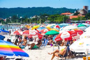 RETROSPECTIVA 2024: Florianópolis investiu ‘pesado’ na temporada de verão 2024/2025