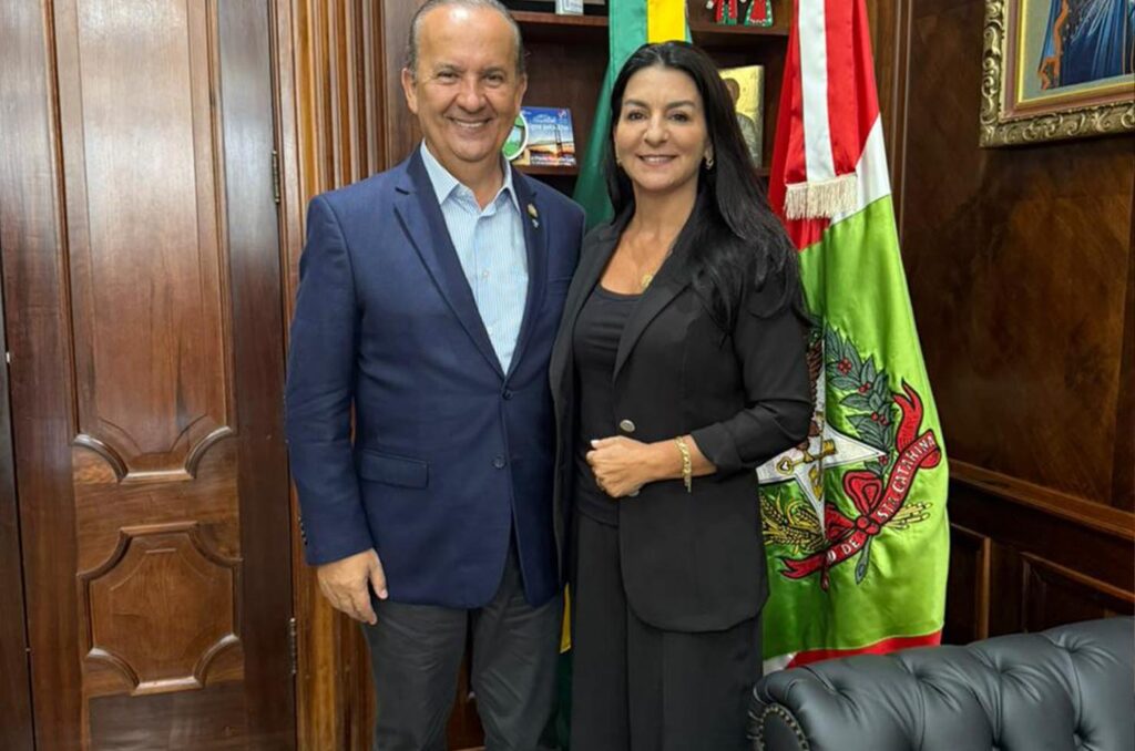 Prefeita de Sombrio se reúne com governador para planejar ações futuras