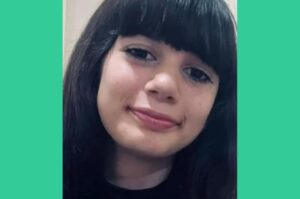 Sob forte comoção, adolescente que morreu atropelada é sepultada em Criciúma