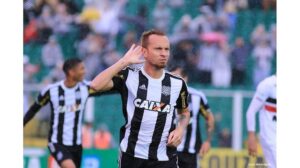 Zé Love rebate críticas e expõe dívida milionária do Figueirense