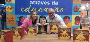 Estudante de Palhoça lança livro durante semana pedagógica