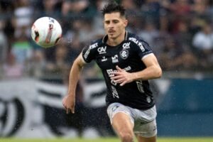 Figueirense acerta pré-contrato com o lateral Leonan