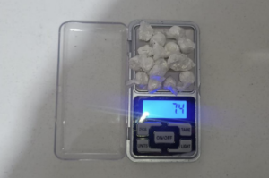 Homem dispensa malote de cocaína ao avistar policiais em Araranguá