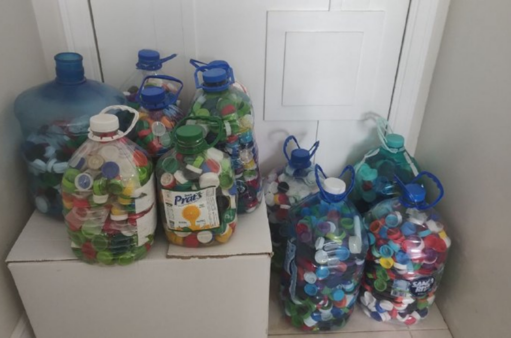 Ouvinte de cidade vizinha participa da campanha Tampinha Solidária